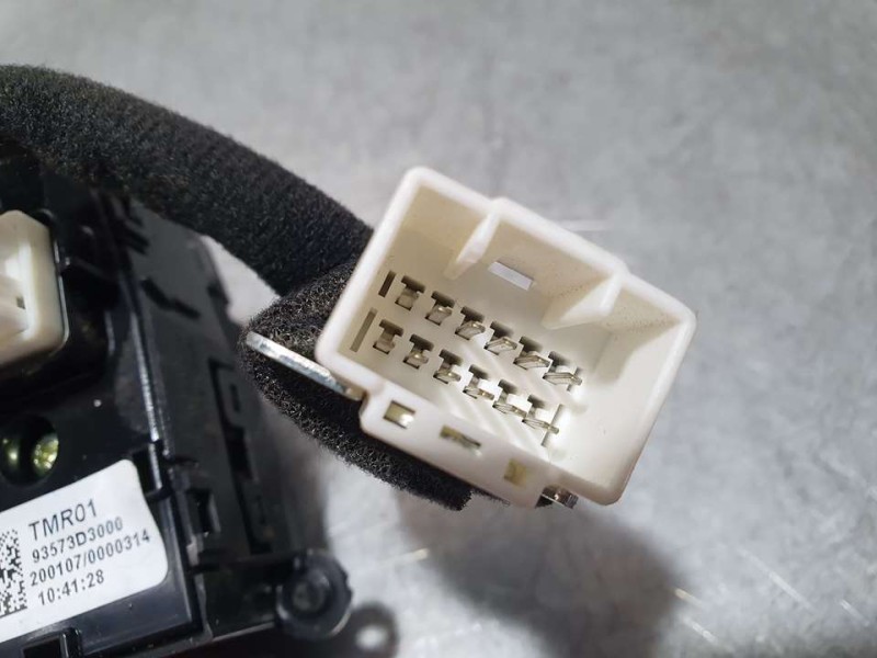 Recambio de mando retrovisor para hyundai tucson n-line lite 2wd referencia OEM IAM 93573D3000  