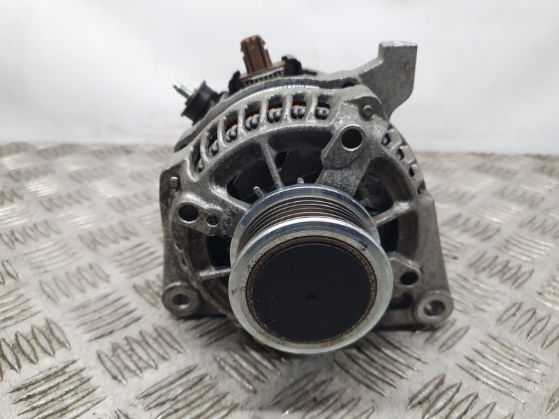 Recambio de alternador para toyota auris active referencia OEM IAM 27060ON1010 MS1042113130 DENSO