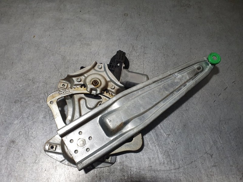 Recambio de elevalunas trasero derecho para toyota auris active referencia OEM IAM 6984002210  ELECTRICO 6 PINES