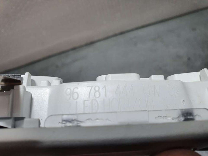 Recambio de luz interior para citroën c4 feel pack referencia OEM IAM 96781444UW  TRASERA