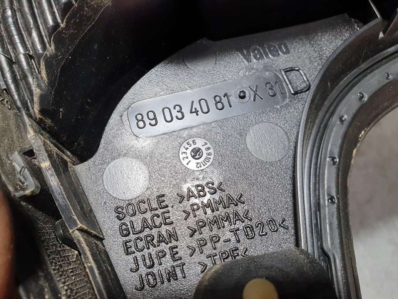 Recambio de piloto trasero derecho para citroën c5 berlina exclusive referencia OEM IAM 89016036 VALEO INTERIOR