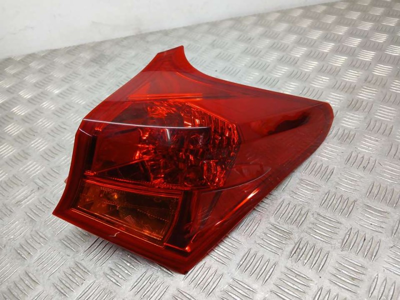 Recambio de piloto trasero derecho para toyota auris active referencia OEM IAM 8155102A61  EXTERIOR ROZADO