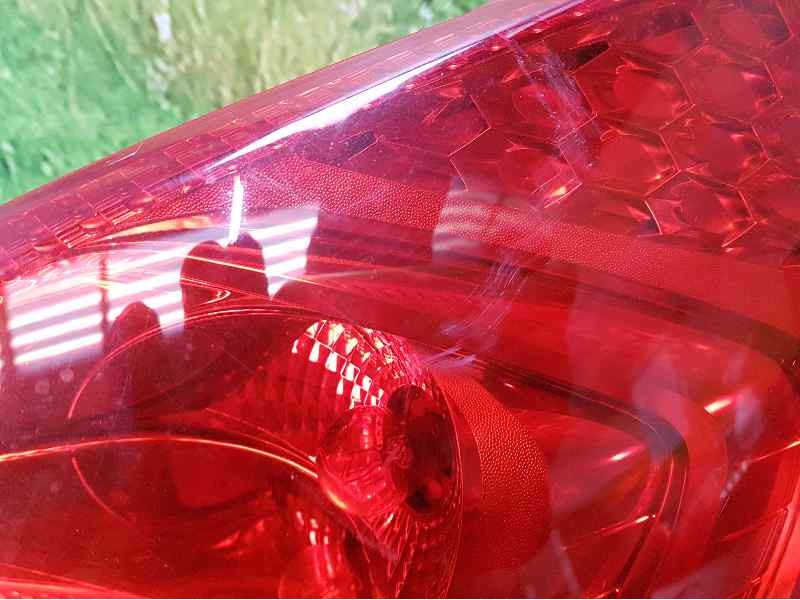 Recambio de piloto trasero derecho para ford fiesta (cb1) ambiente referencia OEM IAM 8A6113404AC  ROZADO VER FOTOS