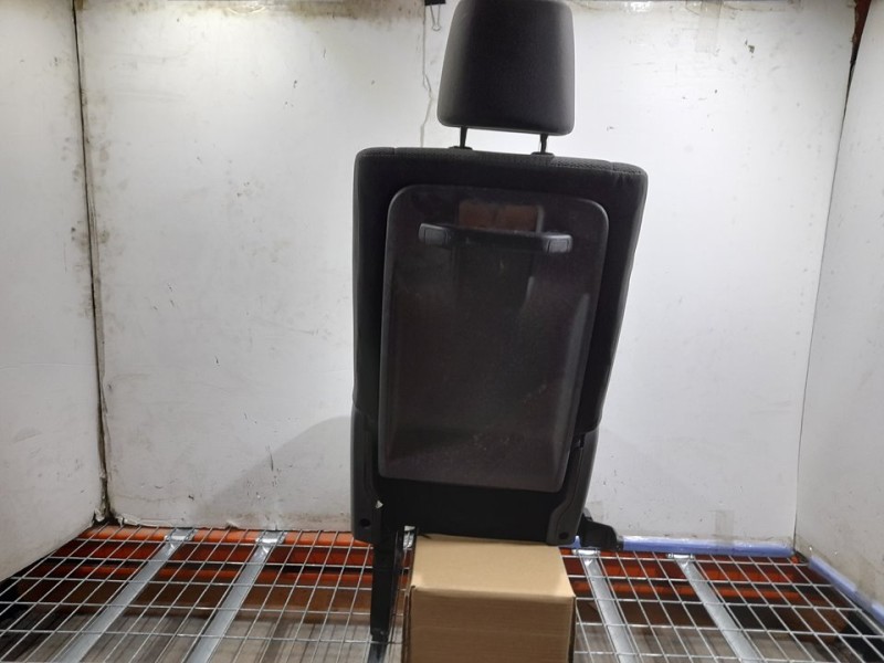 Recambio de asiento trasero derecho para toyota hi-ace referencia OEM IAM  RECLINABLE 4ª FILA TOCADO