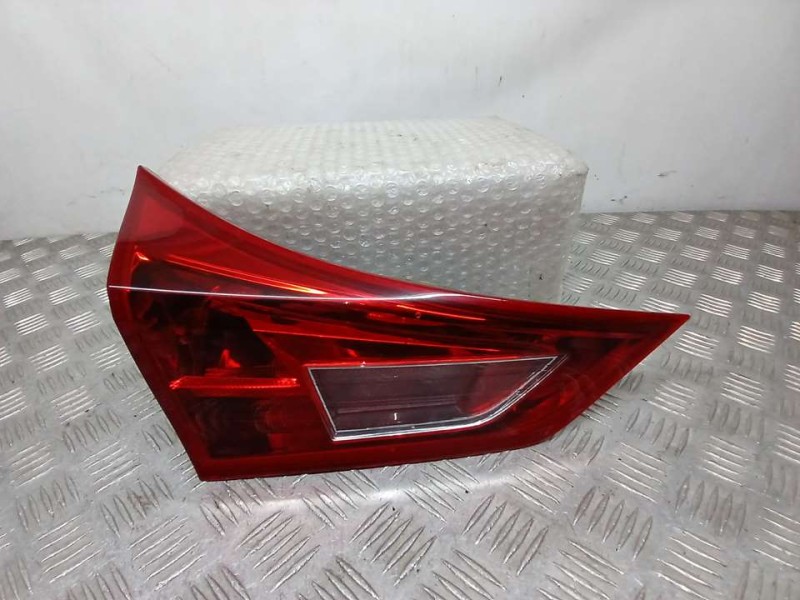 Recambio de piloto trasero izquierdo para toyota auris active referencia OEM IAM 8159102850  INTERIOR