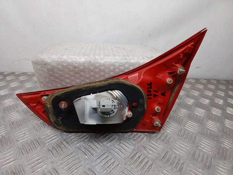 Recambio de piloto trasero izquierdo para toyota auris active referencia OEM IAM 8159102850  INTERIOR