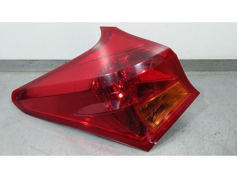 Recambio de piloto trasero izquierdo para toyota auris active referencia OEM IAM 8156102740  EXTERIOR