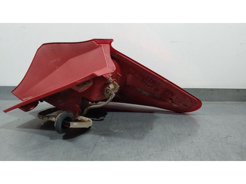 Recambio de piloto trasero izquierdo para toyota auris active referencia OEM IAM 8156102740  EXTERIOR