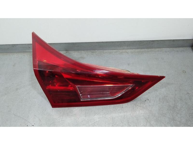 Recambio de piloto trasero izquierdo para toyota auris active referencia OEM IAM 8159102450  INTERIOR