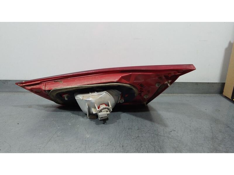 Recambio de piloto trasero izquierdo para toyota auris active referencia OEM IAM 8159102450  INTERIOR