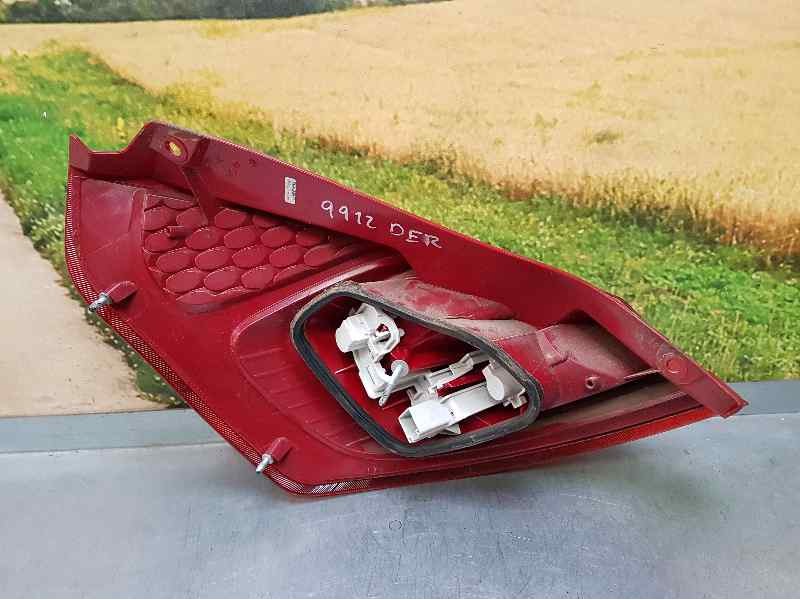 Recambio de piloto trasero derecho para ford fiesta (cb1) ambiente referencia OEM IAM 8A6113404AC  ROZADO VER FOTOS