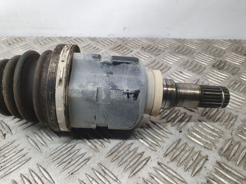 Recambio de transmision delantera izquierda para toyota auris active referencia OEM IAM SIN REF  