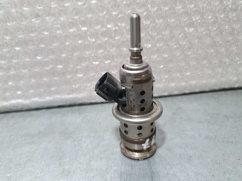 Recambio de inyector adblue para volvo v60 familiar basis referencia OEM IAM 32203677 8888784986 