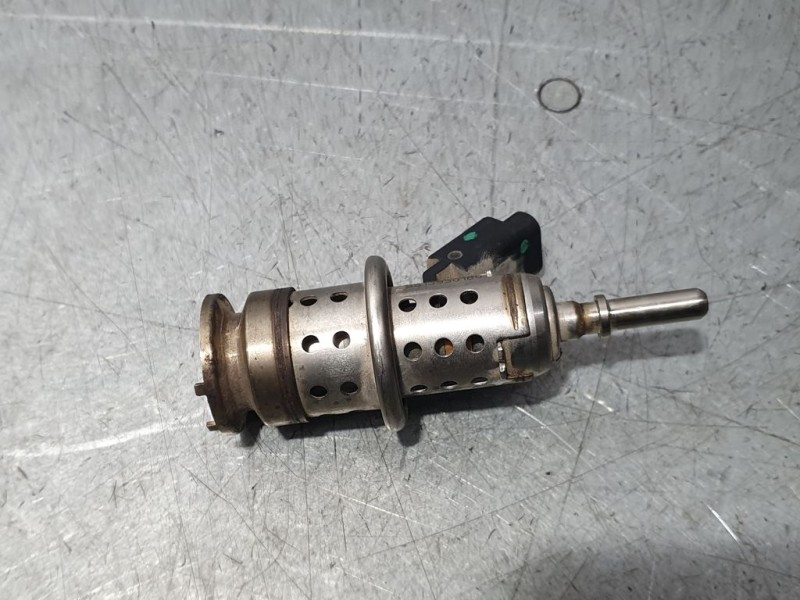 Recambio de inyector adblue para peugeot 3008 allure referencia OEM IAM 9813930180  