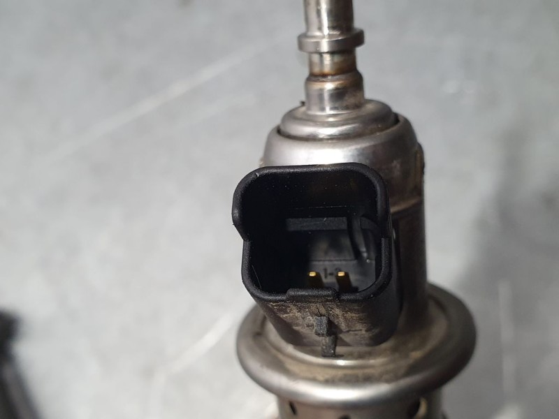 Recambio de inyector adblue para peugeot 3008 allure referencia OEM IAM 9813930180  