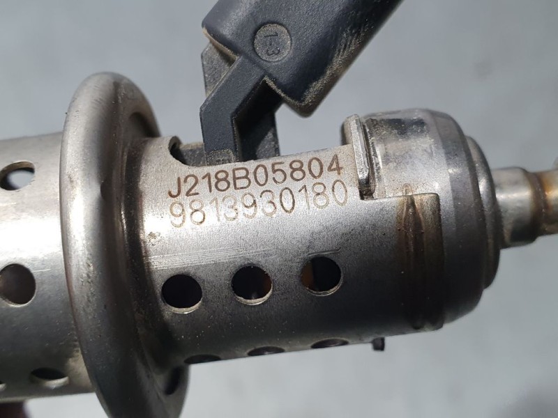 Recambio de inyector adblue para peugeot 3008 allure referencia OEM IAM 9813930180  
