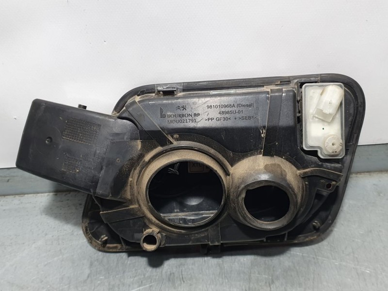 Recambio de tapa exterior combustible para peugeot 3008 allure referencia OEM IAM 981010968A  