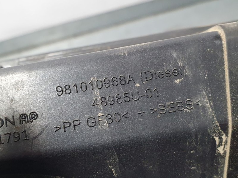 Recambio de tapa exterior combustible para peugeot 3008 allure referencia OEM IAM 981010968A  