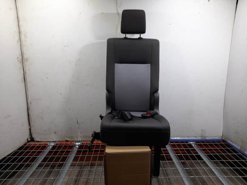 Recambio de asiento trasero derecho para toyota hi-ace referencia OEM IAM  NO RECLINABLE 4ª FILA