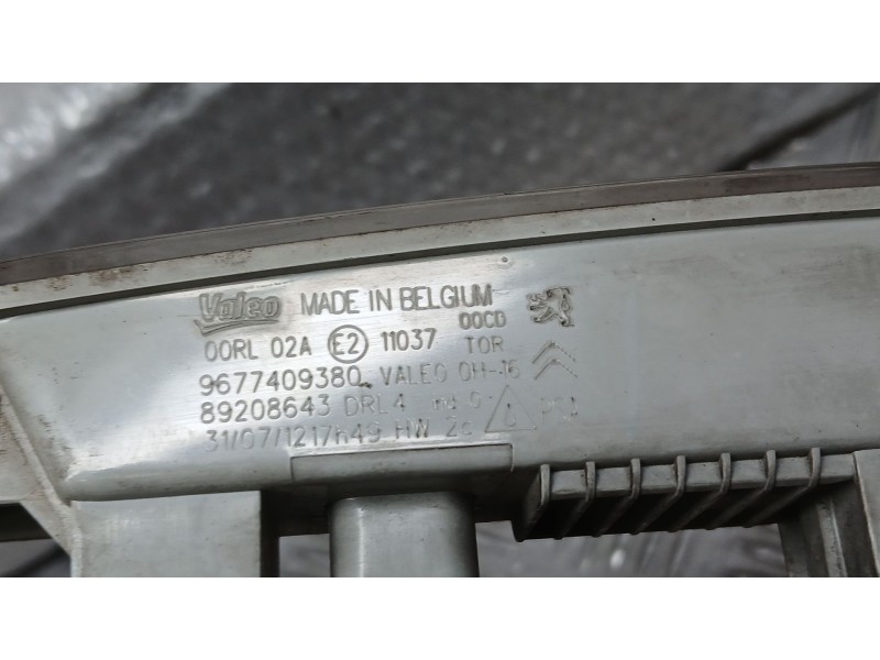 Recambio de piloto delantero izquierdo para peugeot partner tepee 1.6 hdi referencia OEM IAM 9677409380 LUZ DIA VALEO 89208643