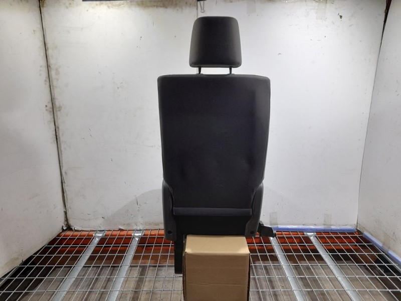 Recambio de asiento trasero derecho para toyota hi-ace referencia OEM IAM  NO RECLINABLE 4ª FILA