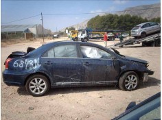 TOYOTA AVENSIS BERLINA (T25)