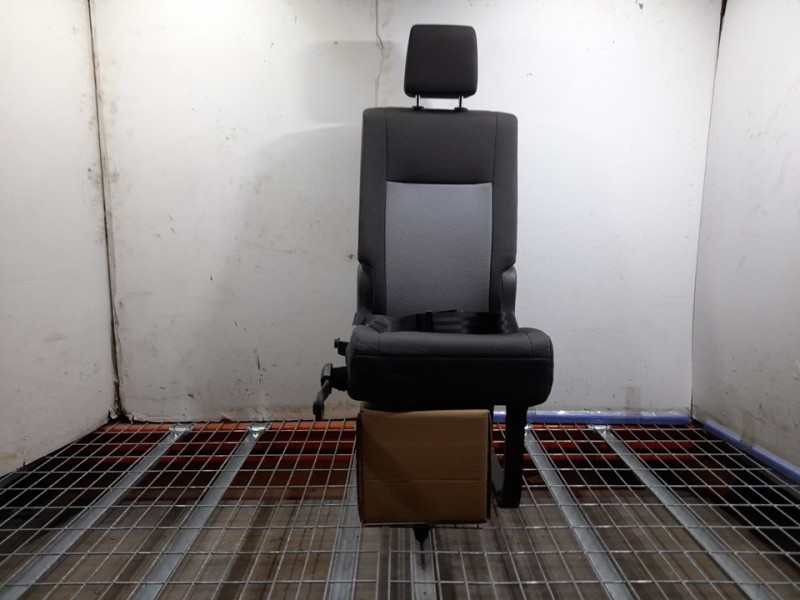 Recambio de asiento trasero derecho para toyota hi-ace referencia OEM IAM  NO RECLINABLE 4ª FILA