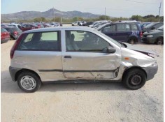 FIAT PUNTO BERLINA (176)