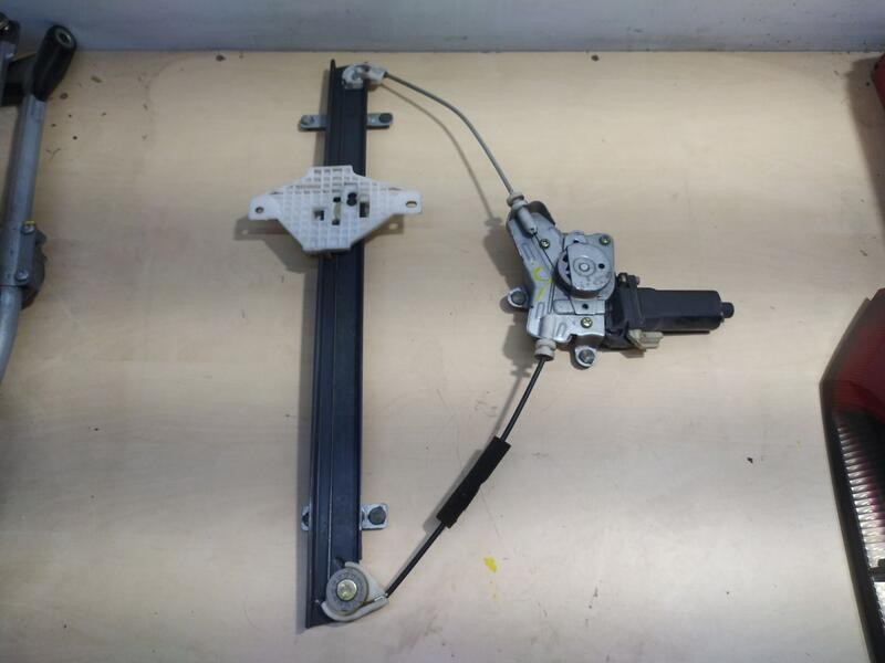 Recambio de elevalunas delantero izquierdo para hyundai terracan (hp) 2.9 crdi gls referencia OEM IAM 82403H1000  ELECTRICO