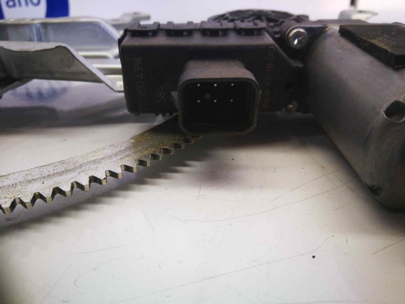 Recambio de elevalunas delantero izquierdo para opel astra h berlina 1.6 16v referencia OEM IAM 994886100 994886100 6 PINS