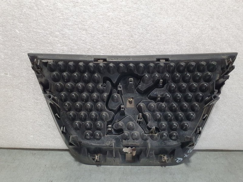Recambio de rejilla delantera para peugeot 3008 style referencia OEM IAM 9685973077  