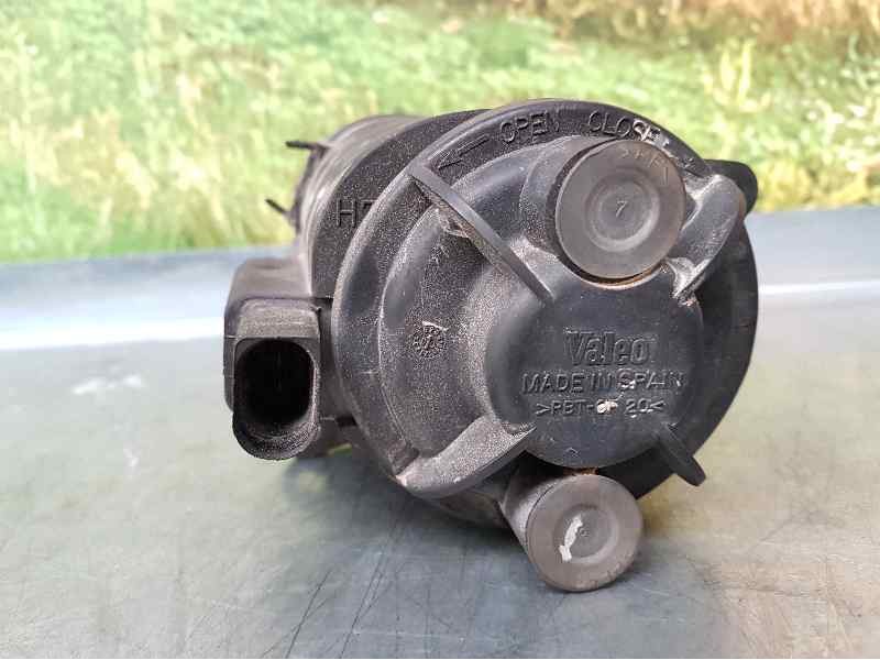 Recambio de faro antiniebla derecho para audi a6 avant (4b5) 2.5 tdi quattro referencia OEM IAM 4B0941700A 89304641 VALEO