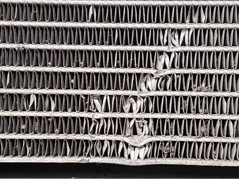 Recambio de condensador / radiador aire acondicionado para hyundai i20 klass referencia OEM IAM 25303C8230  TOCADO VER FOTOS