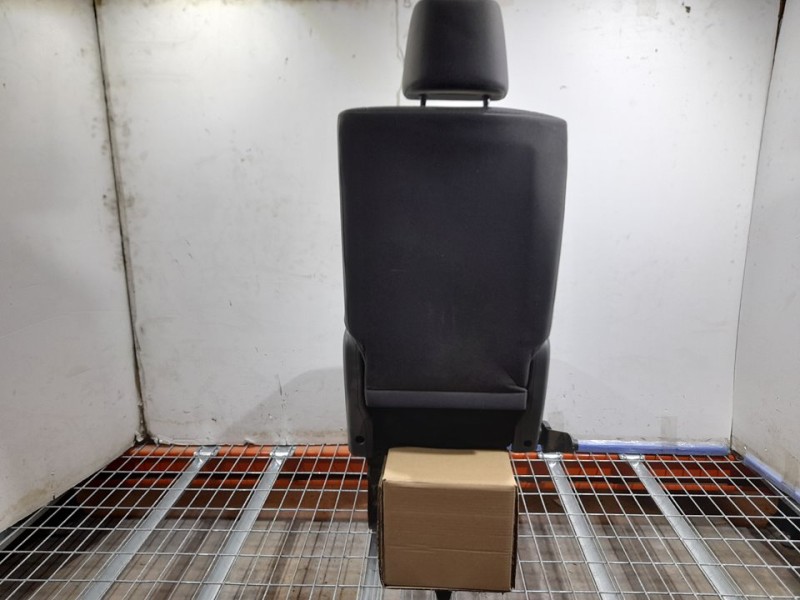 Recambio de asiento trasero derecho para toyota hi-ace referencia OEM IAM  NO RECLINABLE 4ª FILA