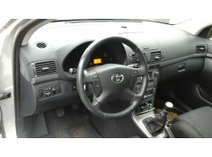 TOYOTA AVENSIS BERLINA (T25)