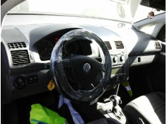 VOLKSWAGEN TOURAN (1T1)