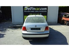 VOLKSWAGEN BORA BERLINA (1J2)