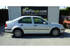 VOLKSWAGEN BORA BERLINA (1J2)