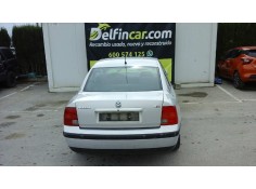 VOLKSWAGEN PASSAT BERLINA (3B2)