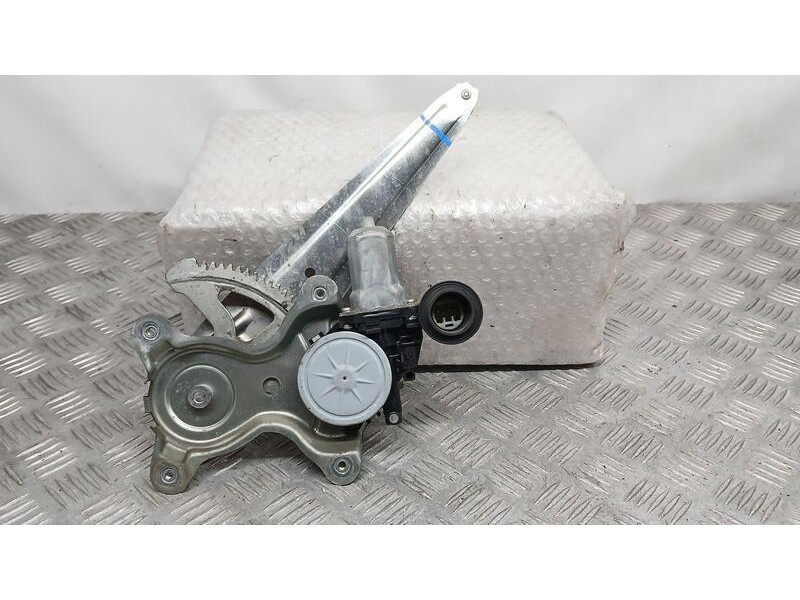 Recambio de elevalunas trasero derecho para lexus is200 (ds2/is2) 220d referencia OEM IAM 8572058010 6 PINS ELECTRICO denso 0624