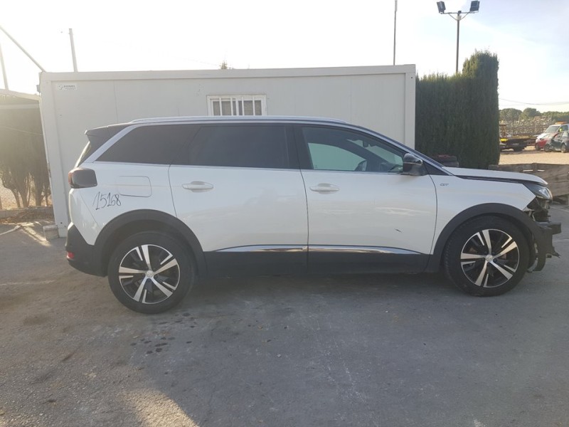 peugeot 5008 del año 2021