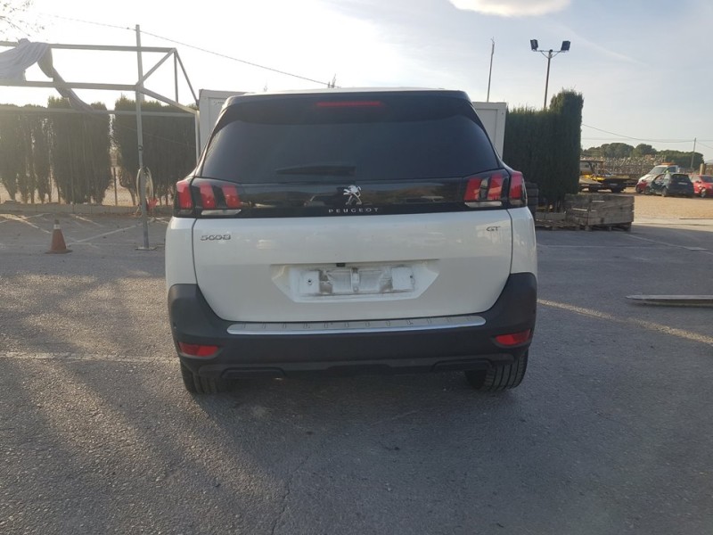 peugeot 5008 del año 2021
