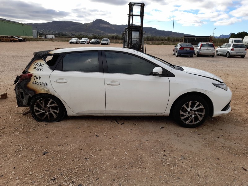 toyota auris (_e18_) del año 2016