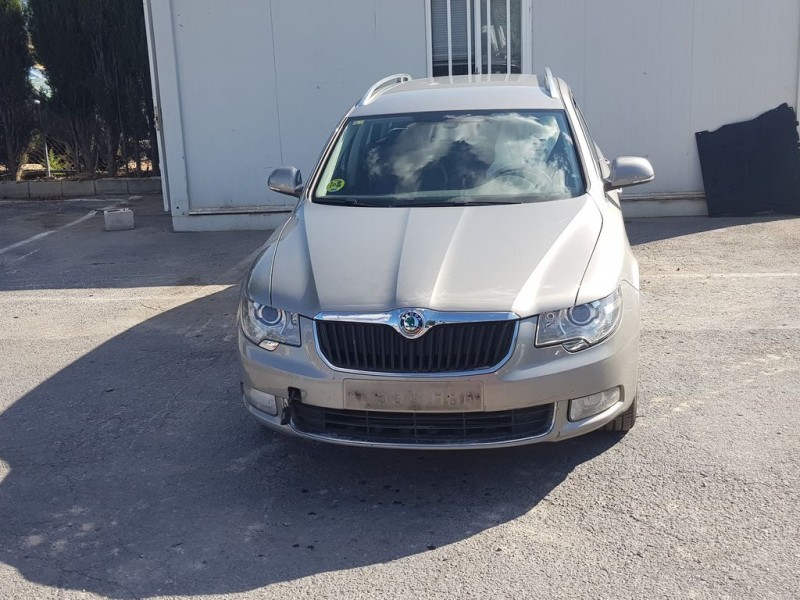 skoda superb combi (3t5) del año 2011