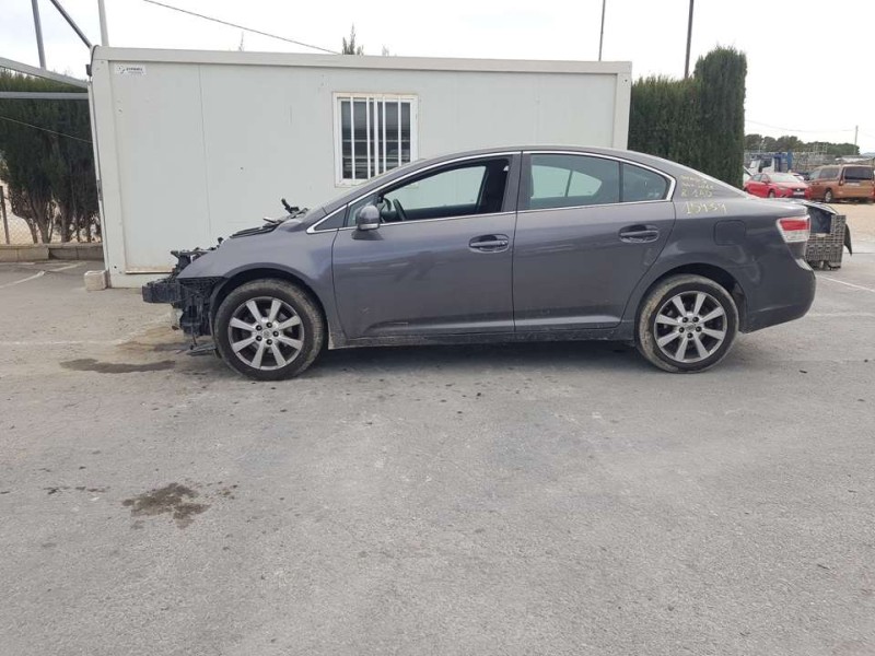 toyota avensis (t27) del año 2011