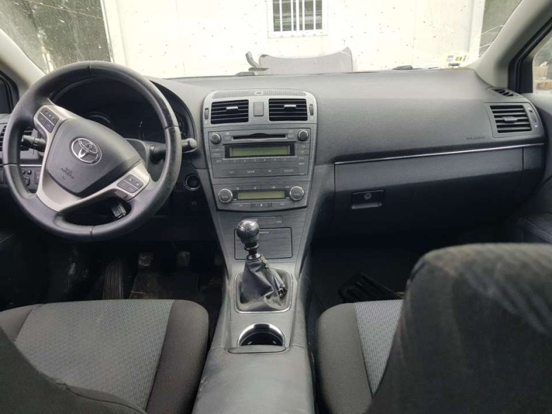 toyota avensis (t27) del año 2011