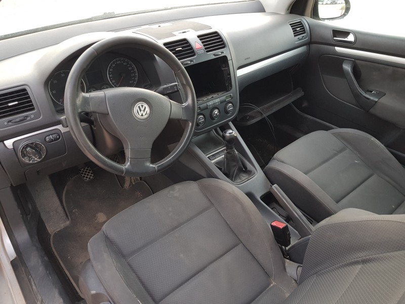 volkswagen golf v berlina (1k1) del año 2004