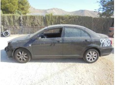 TOYOTA AVENSIS BERLINA (T25)