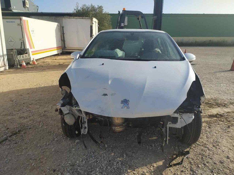 peugeot 208 del año 2012