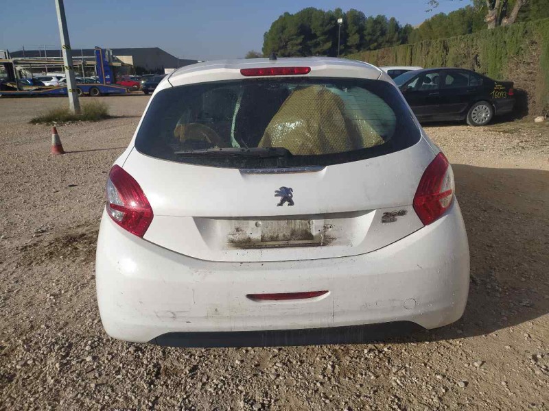 peugeot 208 del año 2012